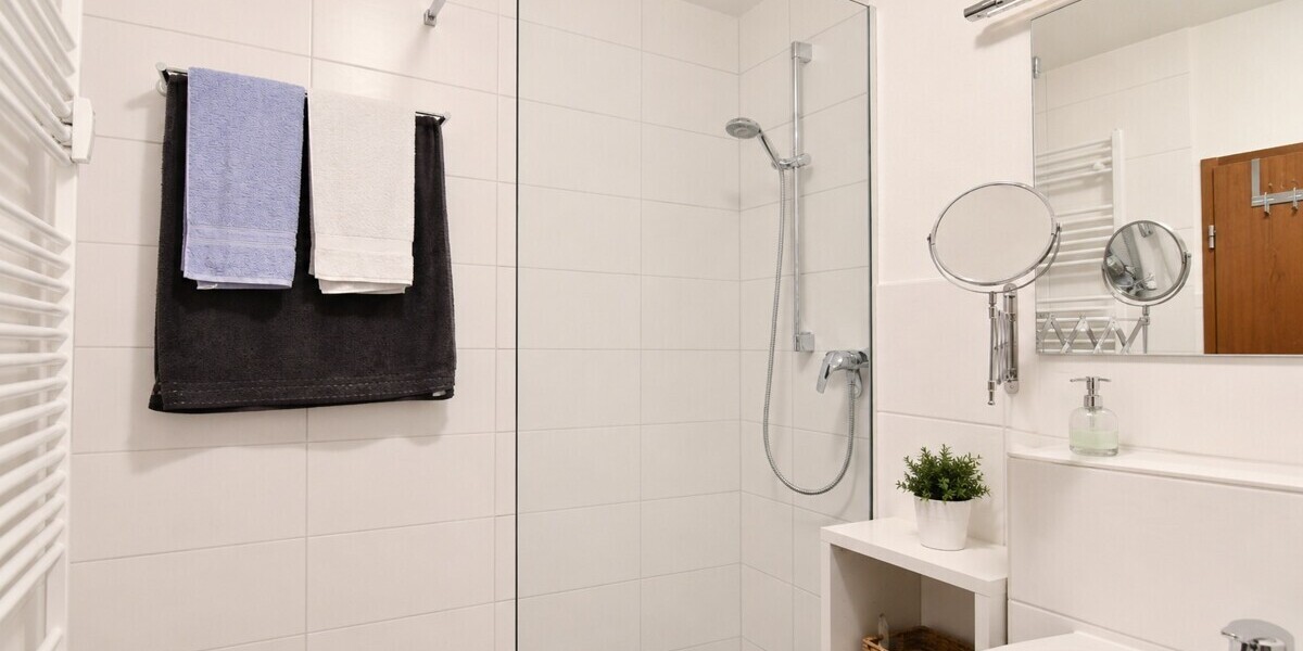 Modernes Badezimmer